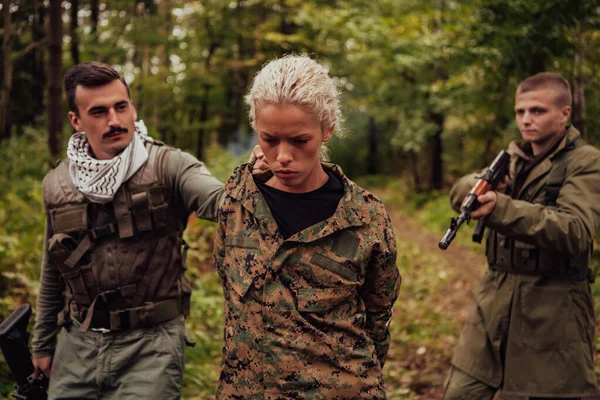 Terroristas Fue Capturar Viva Mujer Soldado Interrogarla Tácticas Especiales Manera — Foto de Stock