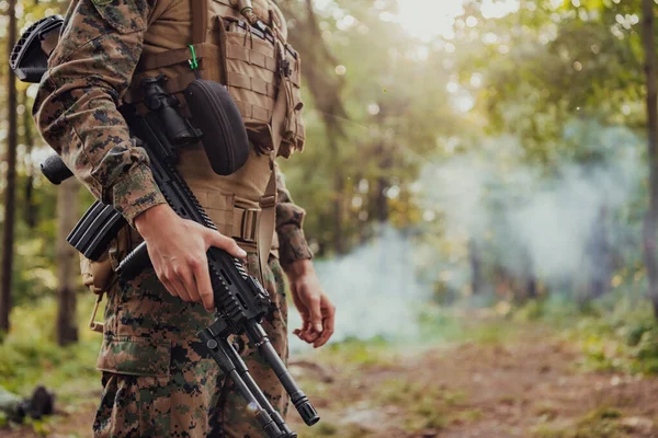 Katona Portré Védő Hadsereg Taktikai Felszerelés Fegyver Amelynek Egy Szünet — Stock Fotó