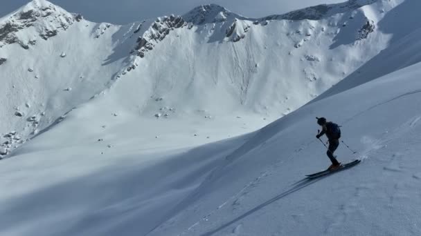 Cinematic Letecké Sjezdové Freeride Lyžování Čerstvém Hlubokém Sněhu Úžasnou Horskou — Stock video