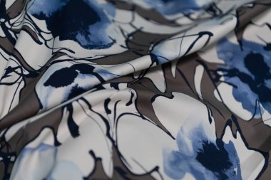 Modaya uygun kumaş koleksiyonu. Moda koleksiyonu yapmak için farklı doğal kumaş örnekleri. Mağazada ya da terzi deposunda bir sürü kumaş var. Yüksek kalite fotoğraf