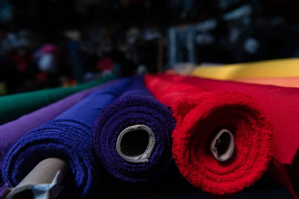 Interiér Průmyslového Skladu Vzorky Látkových Rolí Malé Obchodní Textilní Barvitý — Stock fotografie