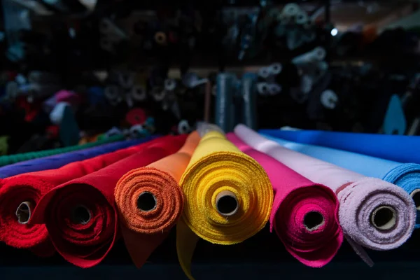 Wnętrze Magazynu Przemysłowego Próbkami Tkanin Mały Biznes Tekstylny Kolorowy Magazyn — Zdjęcie stockowe