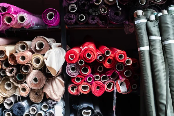 Innenraum Eines Industrielagers Mit Stoffrollenmustern Kleines Geschäft Textil Buntes Lager — Stockfoto