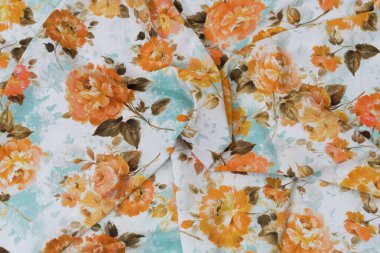 Modaya uygun kumaş koleksiyonu. Moda koleksiyonu yapmak için farklı doğal kumaş örnekleri. Mağazada ya da terzi deposunda bir sürü kumaş var. Yüksek kalite fotoğraf