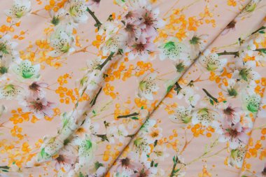 Modaya uygun kumaş koleksiyonu. Moda koleksiyonu yapmak için farklı doğal kumaş örnekleri. Mağazada ya da terzi deposunda bir sürü kumaş var. Yüksek kalite fotoğraf