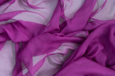 Modaya uygun kumaş koleksiyonu. Moda koleksiyonu yapmak için farklı doğal kumaş örnekleri. Mağazada ya da terzi deposunda bir sürü kumaş var. Yüksek kalite fotoğraf