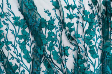 Modaya uygun kumaş koleksiyonu. Moda koleksiyonu yapmak için farklı doğal kumaş örnekleri. Mağazada ya da terzi deposunda bir sürü kumaş var. Yüksek kalite fotoğraf