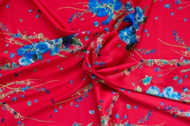 Modaya uygun kumaş koleksiyonu. Moda koleksiyonu yapmak için farklı doğal kumaş örnekleri. Mağazada ya da terzi deposunda bir sürü kumaş var. Yüksek kalite fotoğraf