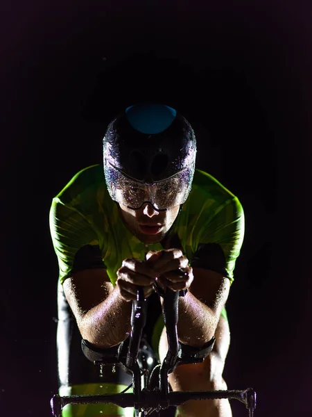 Triatleta Anda Bicicleta Escuridão Noite Empurrando Para Preparar Para Uma — Fotografia de Stock