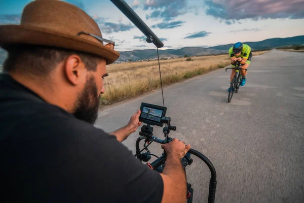 Videograf Spelar Triathlet Rider Sin Cykel Förbereder Sig För Ett — Stockfoto
