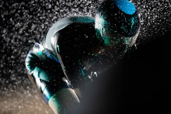 Triatleta Desafiando Lluvia Mientras Recorre Noche Preparándose Para Próximo Maratón —  Fotos de Stock