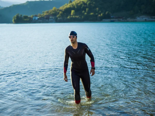 Plavec Triatlonu Připravuje Říční Trénink Aby Připravil Maraton Kvalitní Fotografie — Stock fotografie