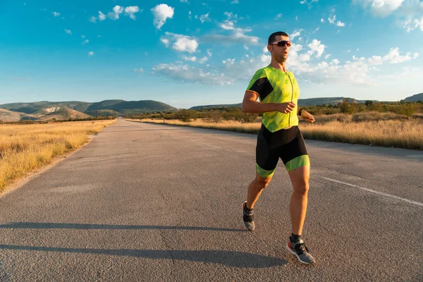 Triatleta Marcia Professionale Che Corre Mattina Presto Prepara Una Maratona — Foto Stock