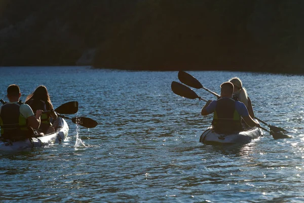 Group Friends Enjoying Fun Kayaking Exploring Calm River Surrounding Forest — Stock Photo, Image