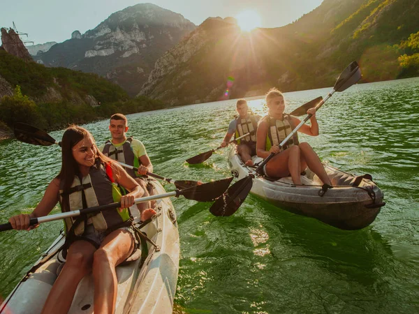 Group Friends Enjoying Fun Kayaking Exploring Calm River Surrounding Forest — Stock Photo, Image