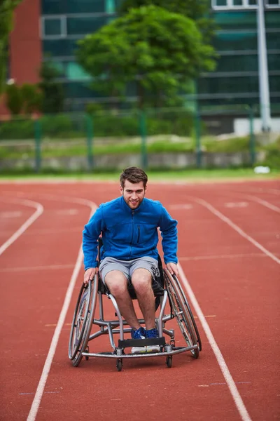Een Persoon Met Een Handicap Een Rolstoeltraining Onvermoeibaar Baan Ter — Stockfoto