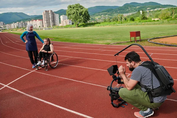 Cameraman Filming Participants Paralympic Race Marathon Course High Quality Photo — Stock Photo, Image