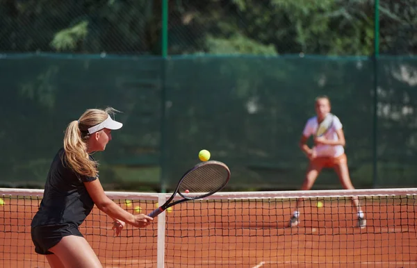 Gadis Gadis Muda Dalam Pertandingan Tenis Yang Hidup Hari Yang — Stok Foto
