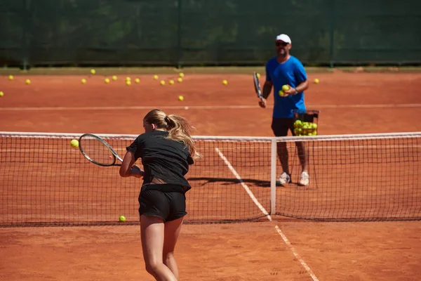 Професійний Тенісист Тренер Тренувань Сонячний День Тенісному Корті Навчання Підготовка — стокове фото