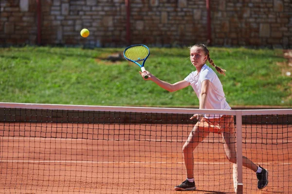 Une Jeune Fille Montrant Des Compétences Professionnelles Tennis Dans Match — Photo