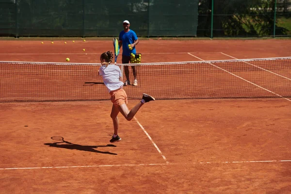 Професійний Тенісист Тренер Тренувань Сонячний День Тенісному Корті Навчання Підготовка — стокове фото