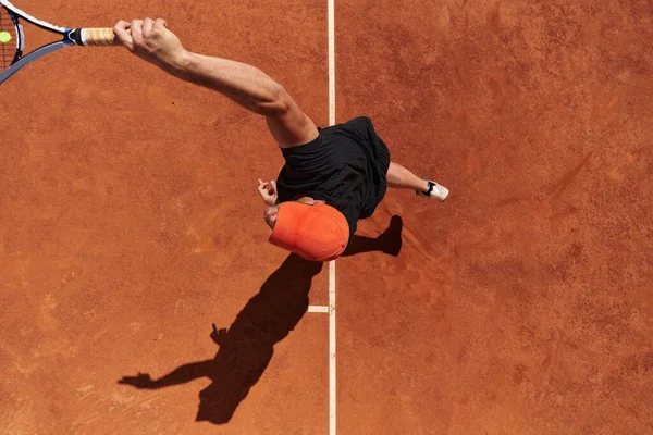 Вид Зверху Професійного Тенісиста Обслуговує Тенісний Корті Точністю Потужністю — стокове фото