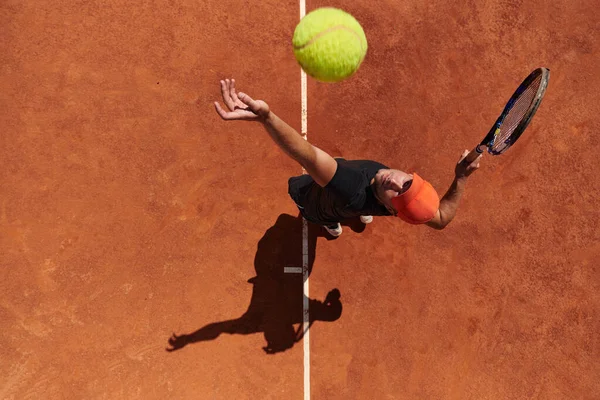 Вид Сверху Профессионального Теннисиста Подает Теннисный Мяч Корт Удвоенной Силой — стоковое фото