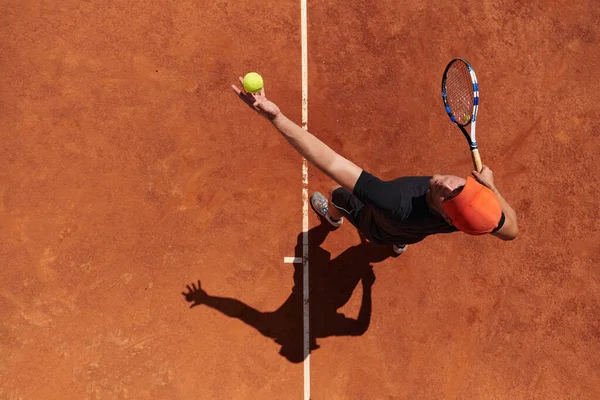 Вид Сверху Профессионального Теннисиста Подает Теннисный Мяч Корт Удвоенной Силой — стоковое фото