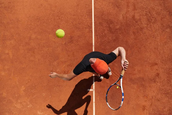 Vista Superior Tenista Profissional Serve Bola Tênis Quadra Com Precisão — Fotografia de Stock