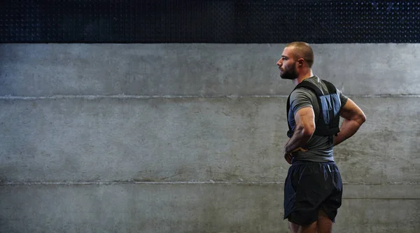 Muscular Man Gym Preparing His Workout Exudes Determination Focus Gets — Stock Photo, Image