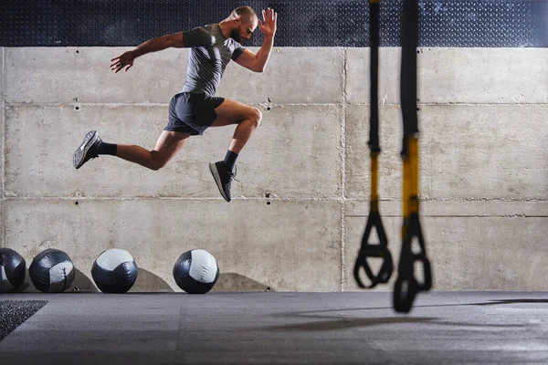 Muscular Man Captured Air Jumps Modern Gym Showcasing His Athleticism — Stock Photo, Image