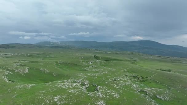 Vista Aérea Del Paisaje Rural Nubes Con Matices Púrpura Naranja — Vídeos de Stock