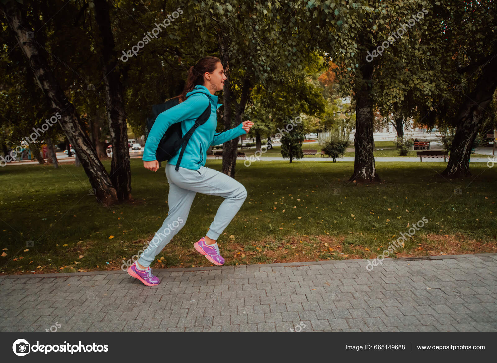 https://st5.depositphotos.com/1003697/66514/i/1600/depositphotos_665149688-stock-photo-women-sports-clothes-running-modern.jpg
