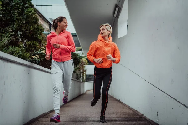 Two Women Sports Clothes Running Modern Urban Environment Concept Sporty — Stock Photo, Image