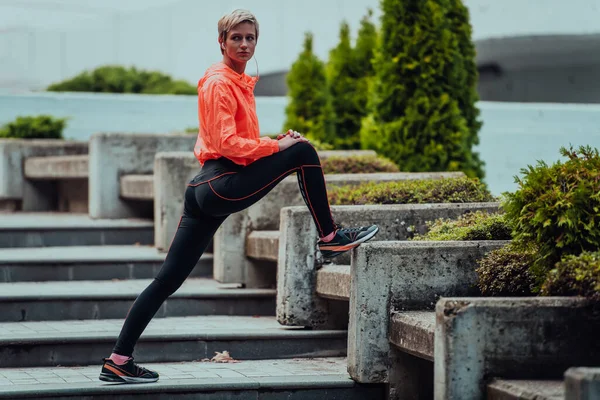 Fit Attractive Woman Sportswear Stretching One Leg Jogging Footpath Outdoor — Fotografia de Stock