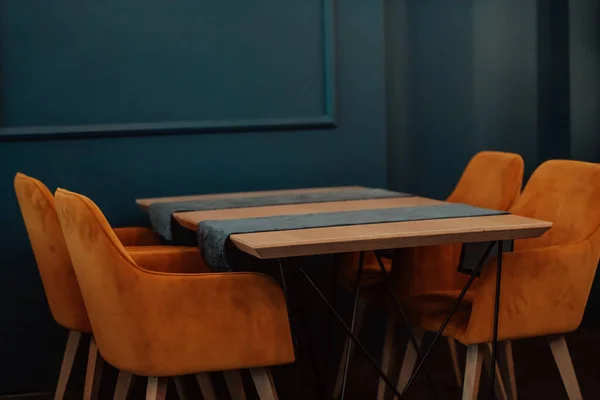 モダンなカフェ家具 カフェテリアのモダンなテーブルと椅子 — ストック写真