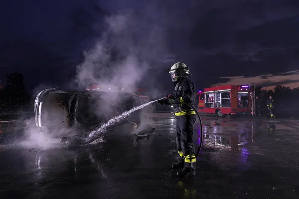 Los Bomberos Luchan Contra Llama Fuego Para Controlar Fuego Para —  Fotos de Stock