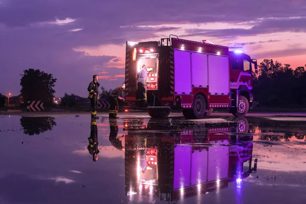 Vehículo Emergencia Camión Bomberos Aparatos Extinción Incendios Agua Para Salvar —  Fotos de Stock
