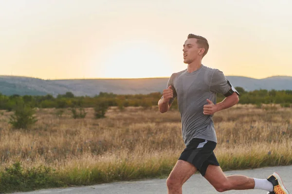 Tânăr Chipeș Alergând Dimineața Devreme Condus Angajamentul Său Pentru Sănătate — Fotografie, imagine de stoc