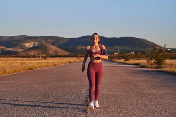 Giovane Coppia Sana Che Jogging Nelle Strade Della Città Mattina — Foto Stock