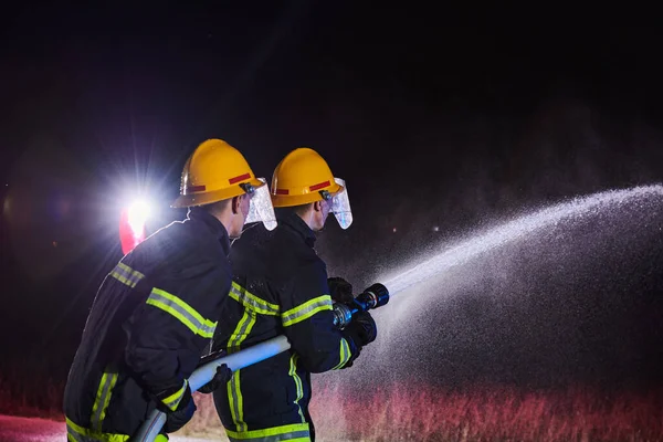 Firefighters Using Water Hose Eliminate Fire Hazard Team Female Male — Stock Photo, Image
