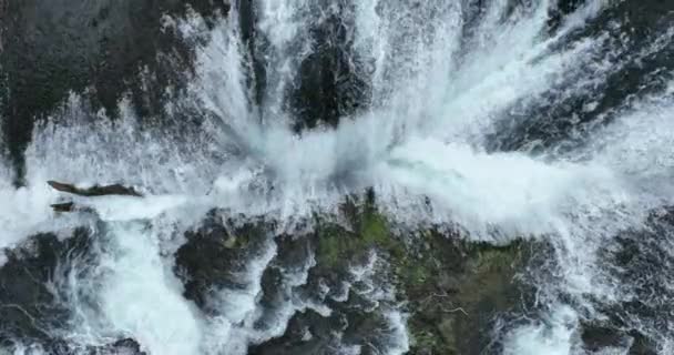 Потрясающее Замедленное Движение Создающее Эпический Воздушный Снимок Дикой Реки Огромным — стоковое видео