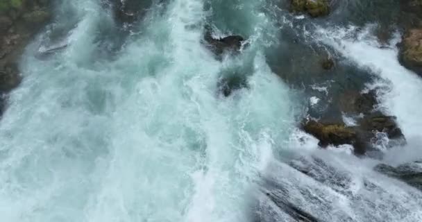 Atemberaubende Zeitlupe Die Epische Luftaufnahmen Eines Wilden Flusses Mit Einem — Stockvideo