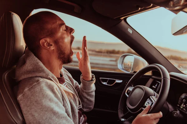 Tired Driver Yawns While Driving Car Sunset — Stock Photo, Image