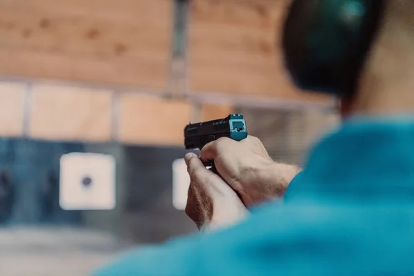 Man Practices Shooting Pistol Shooting Range While Wearing Protective Headphones — Stock Photo, Image