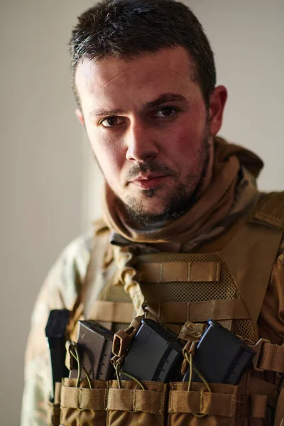 Portrait Soldat Guerre Moderne Milieu Urbain — Photo