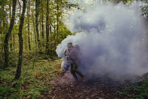 战争中的军事战役 硝烟弥漫的军队 — 图库照片