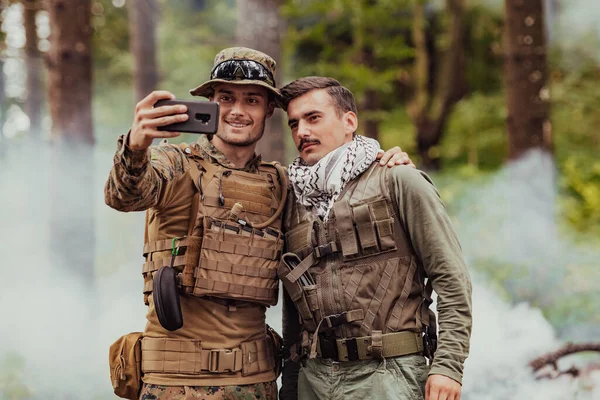 Team Soldiers Terrorist Taking Selfie Smartphone Forest — Stock Photo, Image