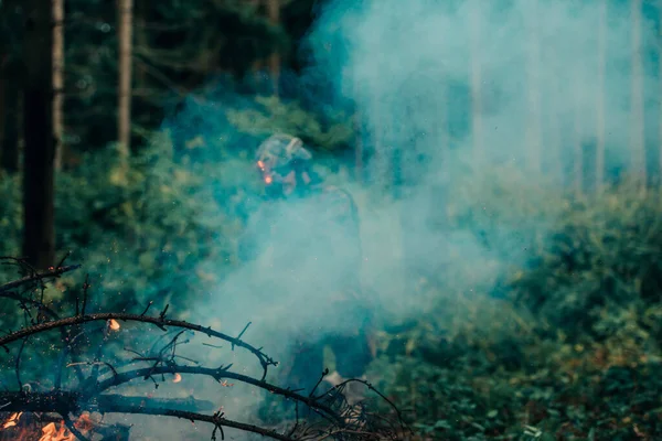 Soldat Bat Dans Une Zone Forêt Guerre Entourée Feu — Photo