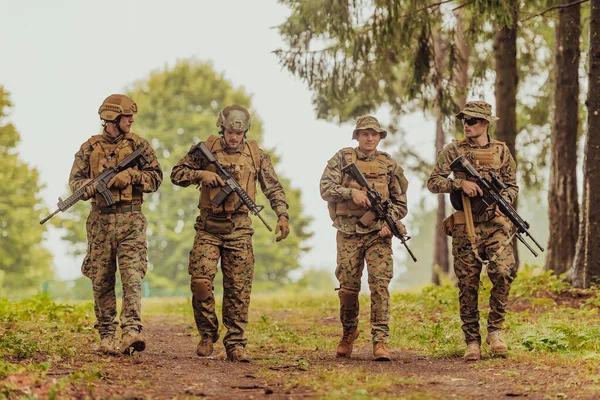 Bojownicy Żołnierze Stojący Razem Bronią Portret Grupowy Elitarnych Członków Amerykańskiej — Zdjęcie stockowe